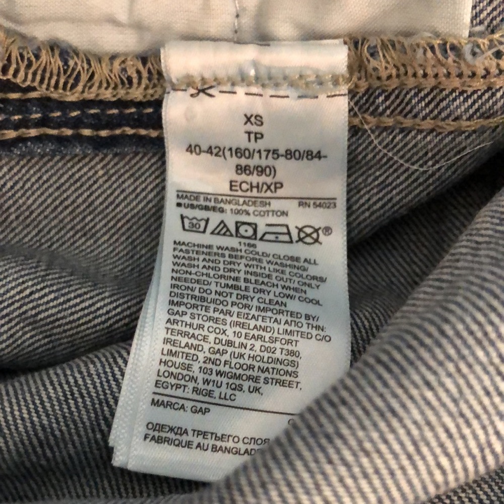 NWT DISTRESSED DENIM OVERALL SHORTS - Picture 5 of 6